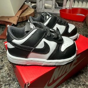 Baby Nike panda low dunks size 4c